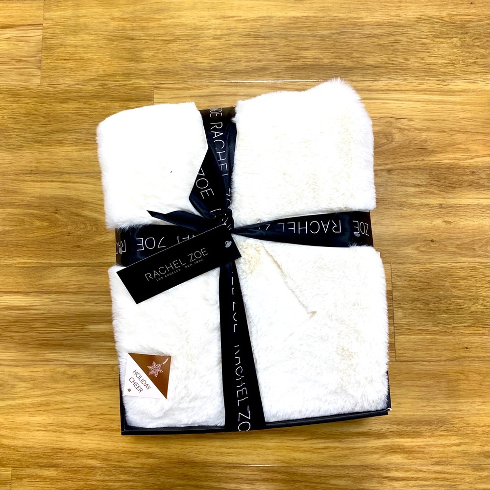 RACHEL ZOE throw blanket! Holiday 2020! WHITE!